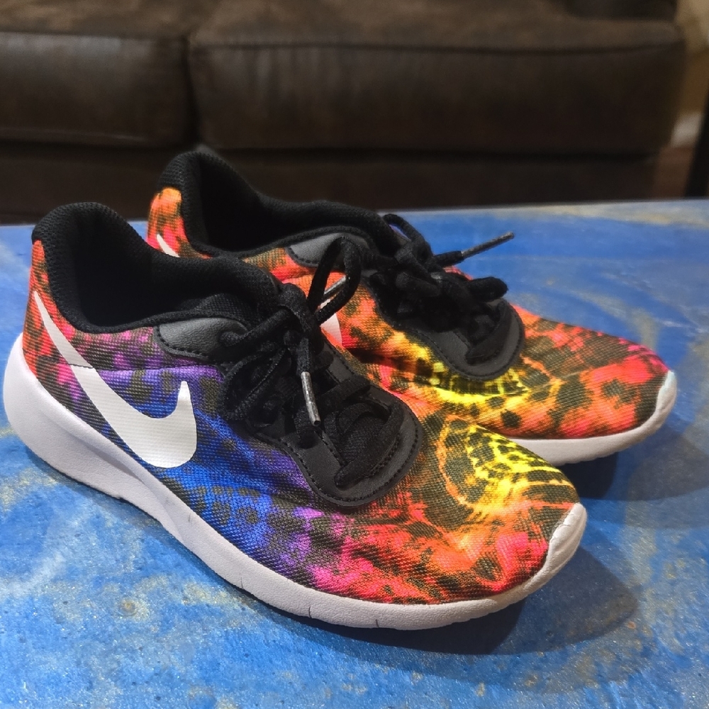Size 2.5 Multicolored Nike Sneakers